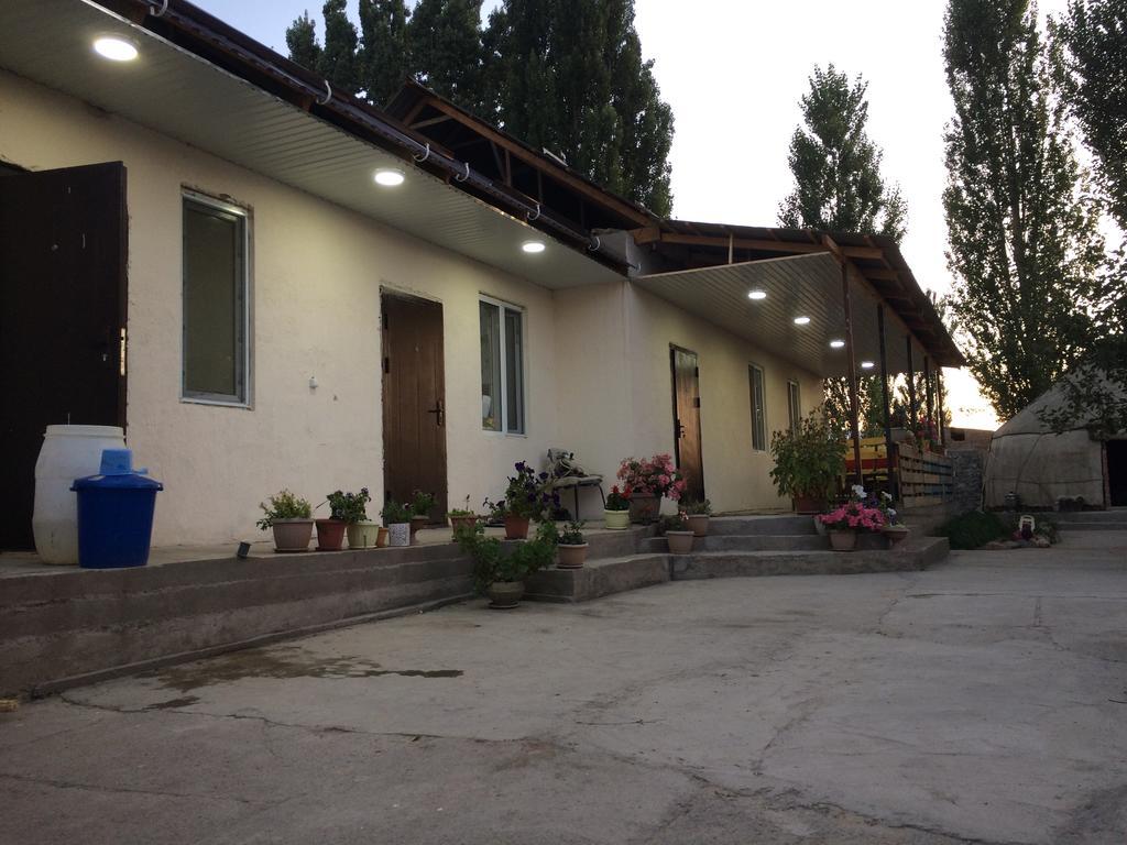 Guest House Mira Kochkor エクステリア 写真